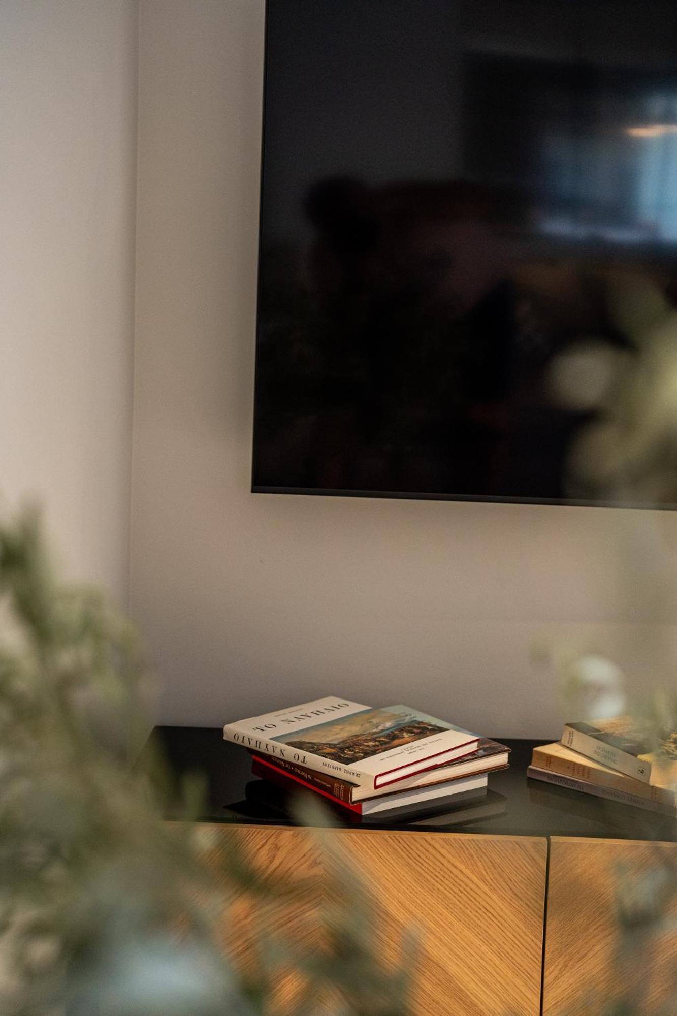 Living In Avantgarde Apartment